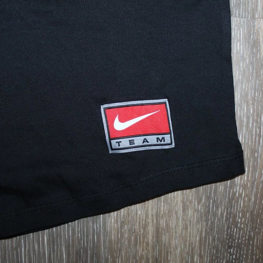 NWT NIKE PLUS LOGO SPORTSWEAR SHORT SLEEVED T SHIRT BLACK WHITE - Picture 3 of 3